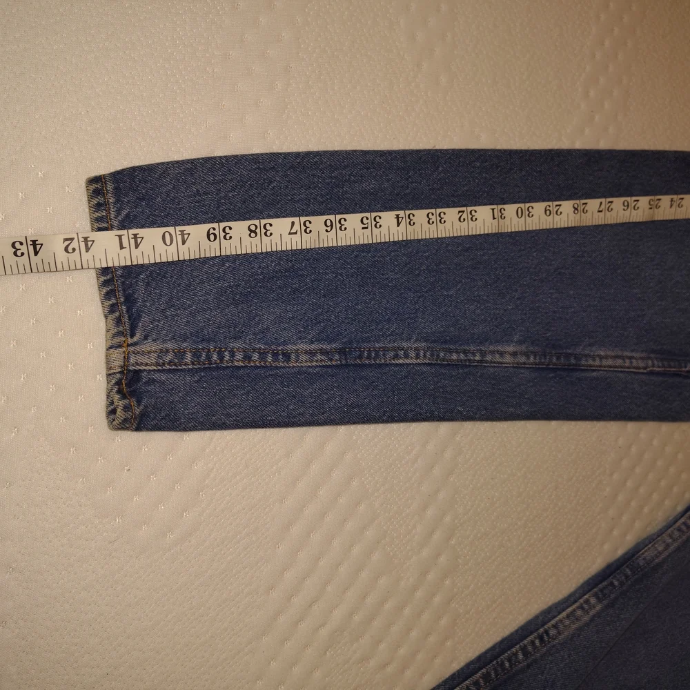 GAP Women's Classic Blue Straight Leg Jeans - Picture 2 of 11